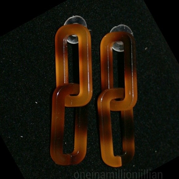 🔶CLEARANCE🔶 Resin Link Tortoise Earrings - Picture 3 of 4